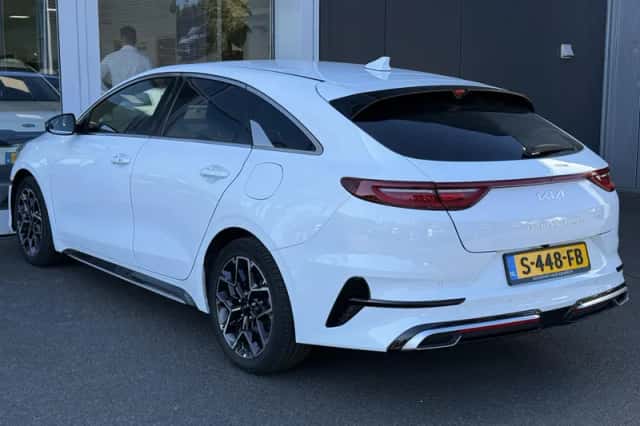 Kia Proceed (2023) thumbnail 5
