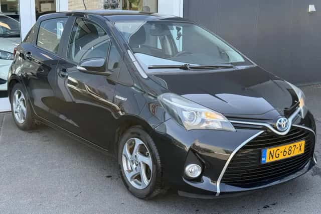 Toyota Yaris (2016) thumbnail 2