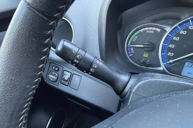 Toyota Yaris (2016) thumbnail 14