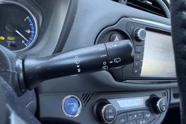 Toyota Yaris (2016) thumbnail 15