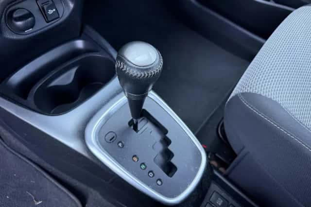 Toyota Yaris (2016) thumbnail 17