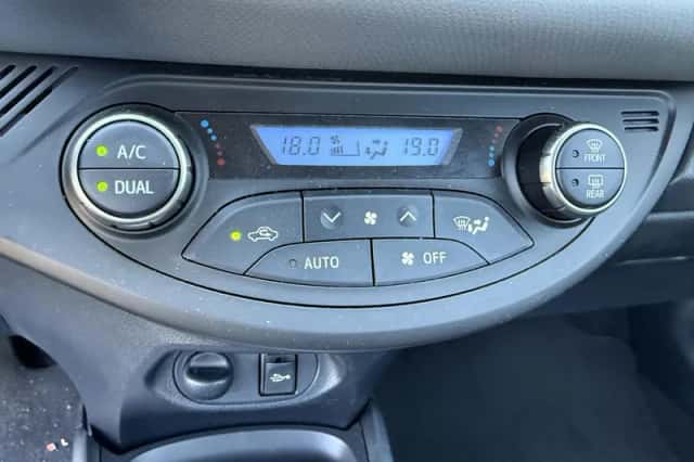 Toyota Yaris (2016) thumbnail 19