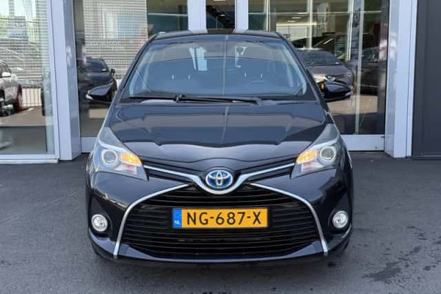 Toyota Yaris (2016) thumbnail 3