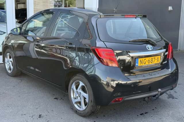 Toyota Yaris (2016) thumbnail 5