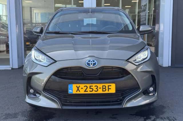 Toyota Yaris (2023) thumbnail 2
