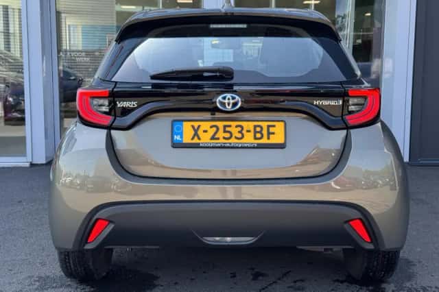 Toyota Yaris (2023) thumbnail 5
