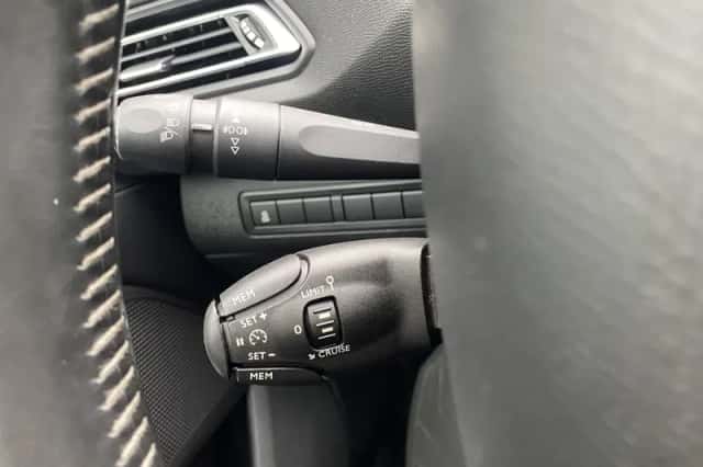 Peugeot 308 (2014) thumbnail 20