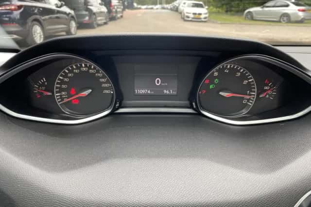 Peugeot 308 (2014) thumbnail 21