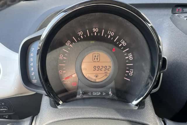 Toyota Aygo (2015) thumbnail 13