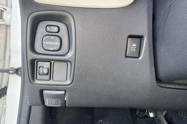 Toyota Aygo (2015) thumbnail 21