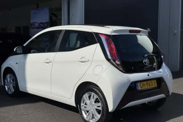 Toyota Aygo (2015) thumbnail 4