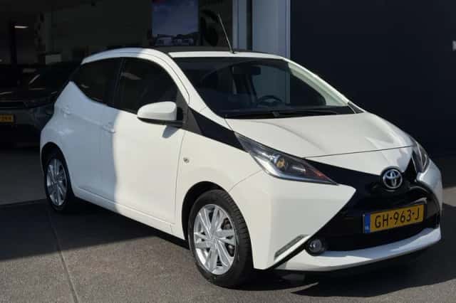 Toyota Aygo (2015) thumbnail 6