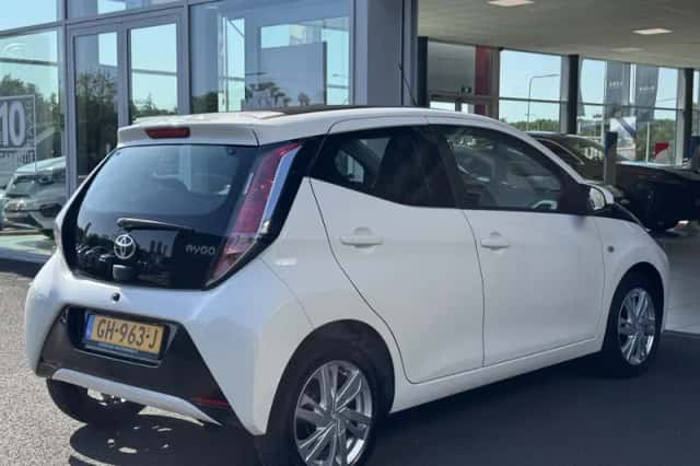 Toyota Aygo (2015) thumbnail 7
