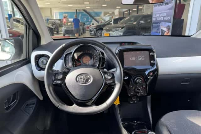 Toyota Aygo (2015) thumbnail 10