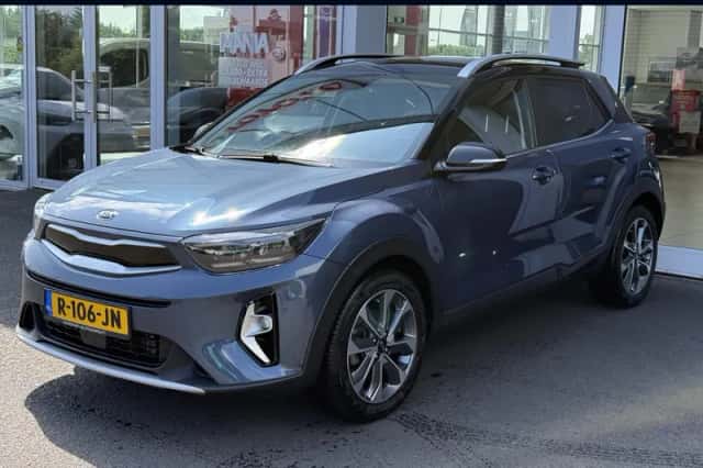 Kia Stonic (2021) thumbnail 1