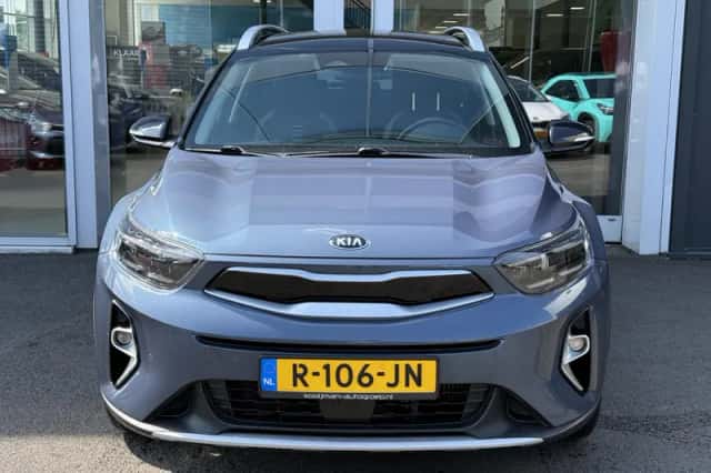 Kia Stonic (2021) thumbnail 3