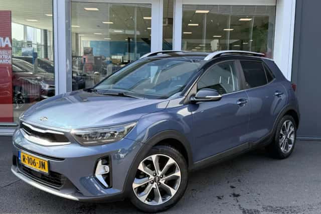 Kia Stonic (2021) thumbnail 4