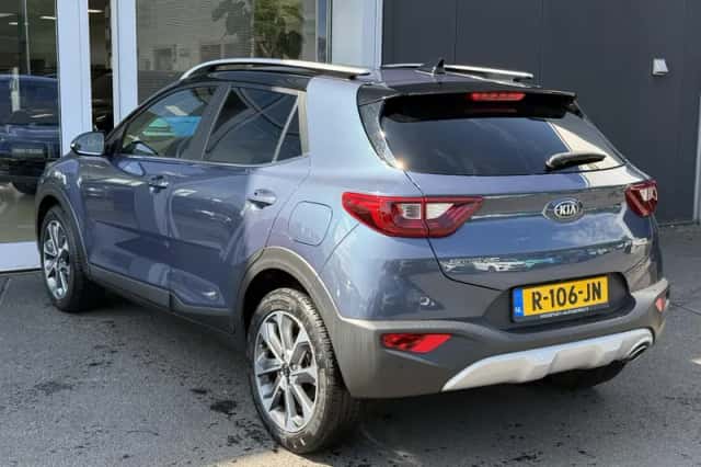 Kia Stonic (2021) thumbnail 5