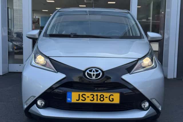 Toyota Aygo (2016) thumbnail 2