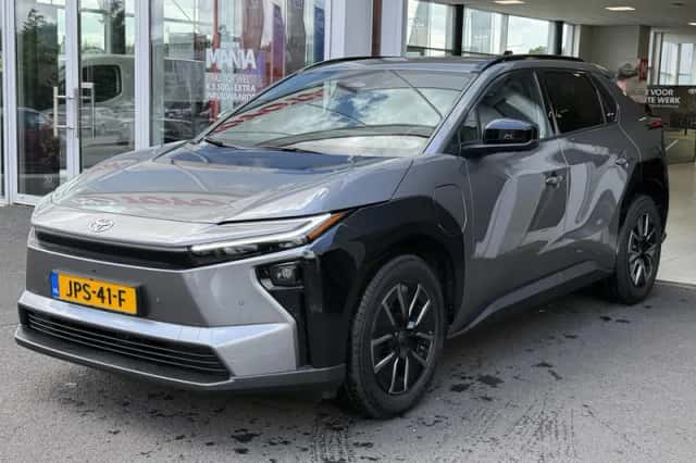 Toyota bZ4X (2025) thumbnail 4