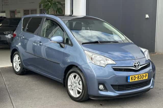 Toyota Verso-S (2014) thumbnail 2
