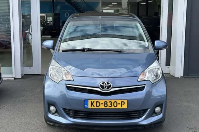 Toyota Verso-S (2014) thumbnail 3