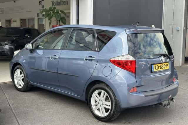 Toyota Verso-S (2014) thumbnail 6