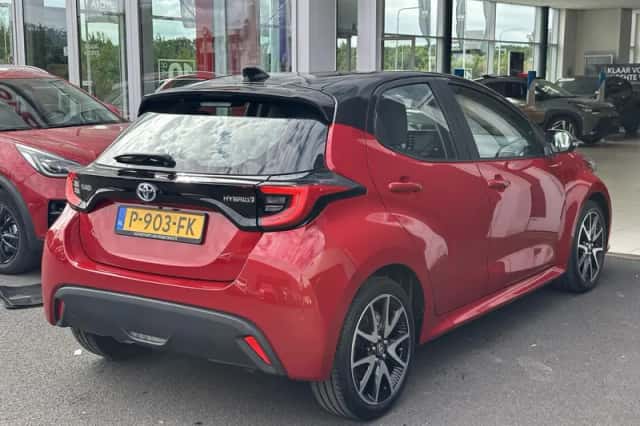 Toyota Yaris (2022) thumbnail 2