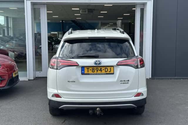 Toyota RAV4 (2018) thumbnail 2