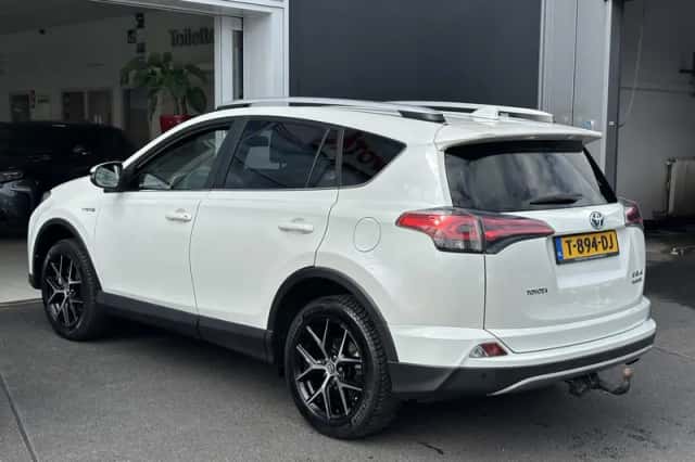 Toyota RAV4 (2018) thumbnail 5