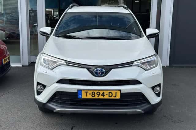 Toyota RAV4 (2018) thumbnail 6