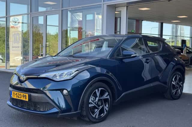 Toyota C-HR (2023) thumbnail 2