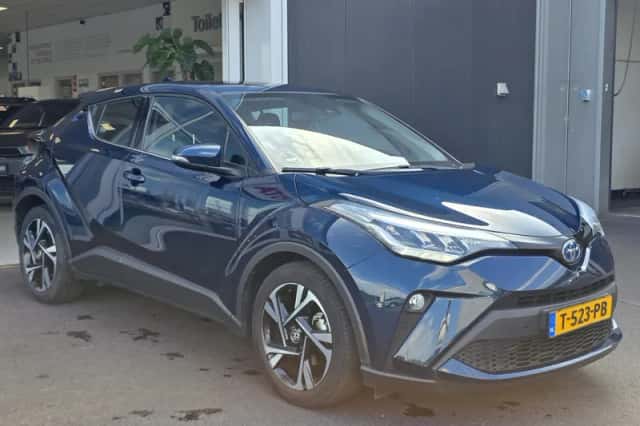 Toyota C-HR (2023) thumbnail 3