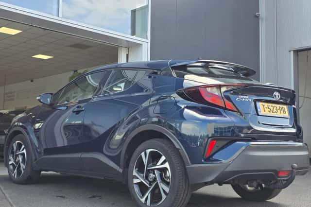 Toyota C-HR (2023) thumbnail 4