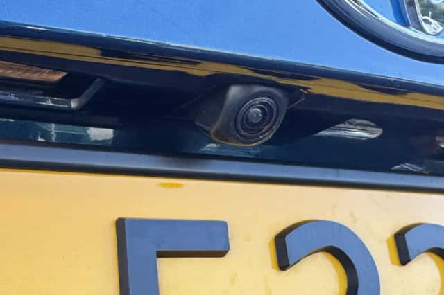 Toyota C-HR (2023) thumbnail 6