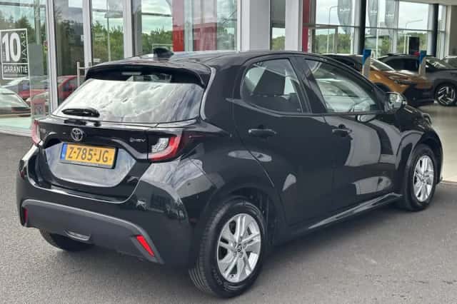 Toyota Yaris (2024) thumbnail 2