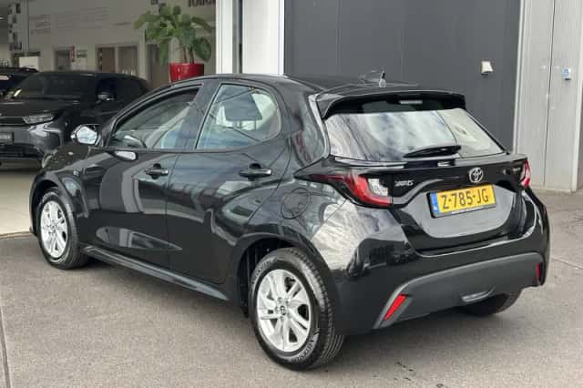 Toyota Yaris (2024) thumbnail 3