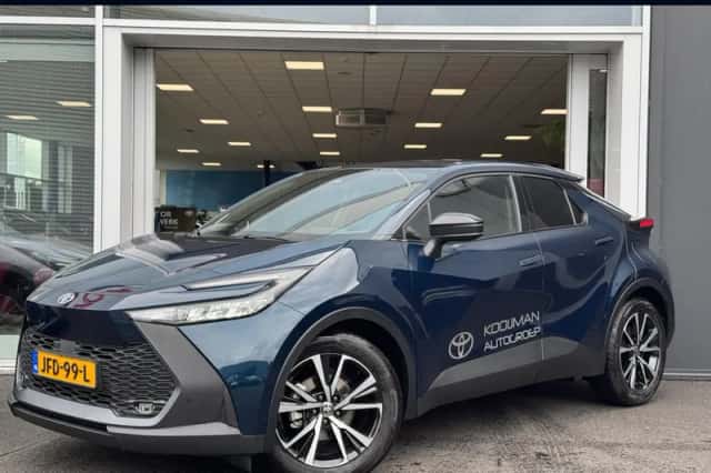 Toyota C-HR (2025) thumbnail 1