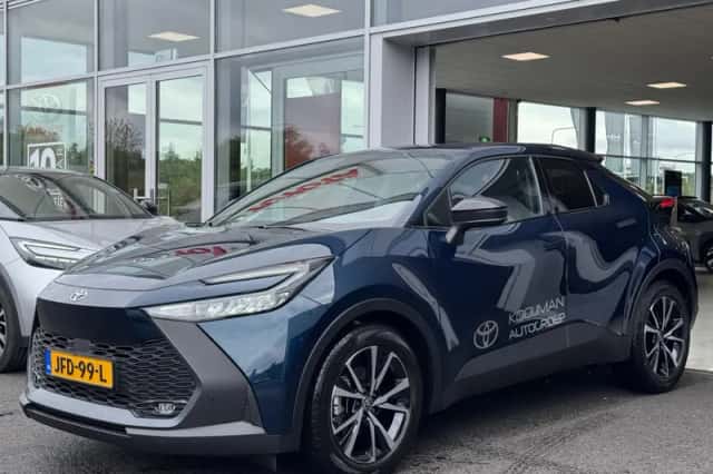 Toyota C-HR (2025) thumbnail 4