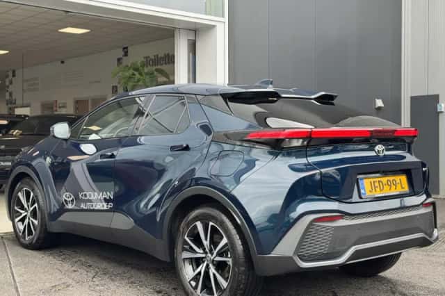 Toyota C-HR (2025) thumbnail 6
