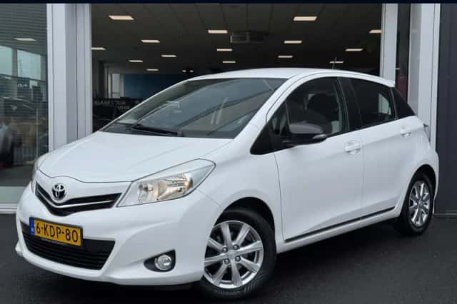 Toyota Yaris (2013) thumbnail 1
