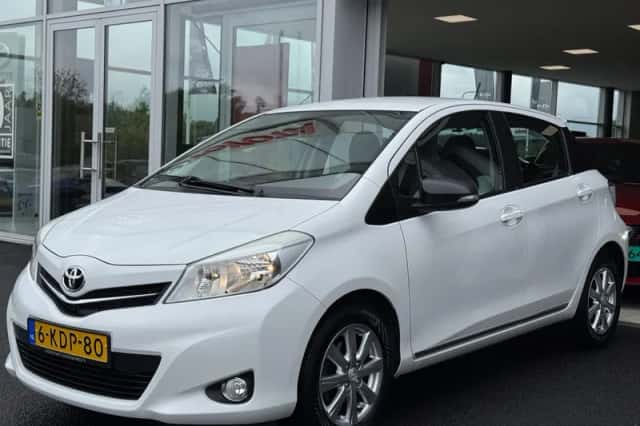 Toyota Yaris (2013) thumbnail 4
