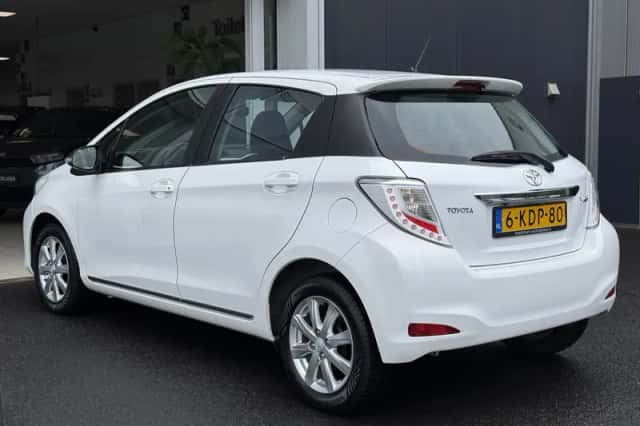 Toyota Yaris (2013) thumbnail 6