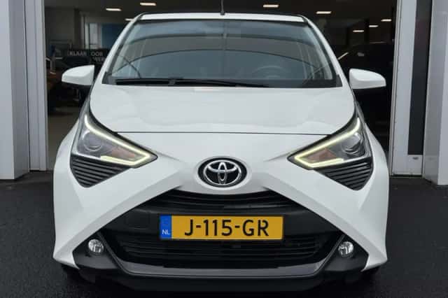 Toyota Aygo (2020) thumbnail 2