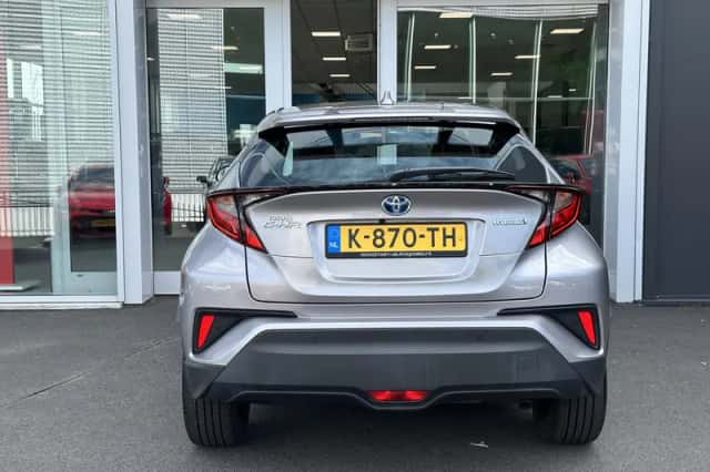 Toyota C-HR (2021) thumbnail 2