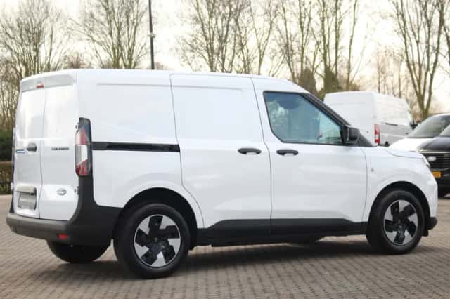 Ford E-Transit (2025) thumbnail 5
