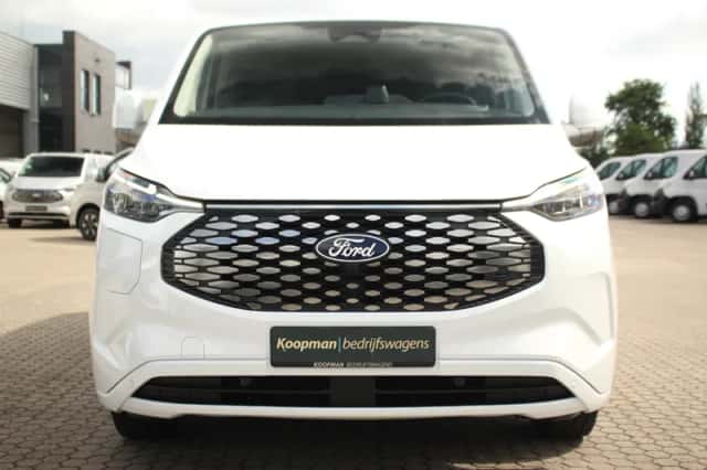 Ford E-Transit (2026) thumbnail 3