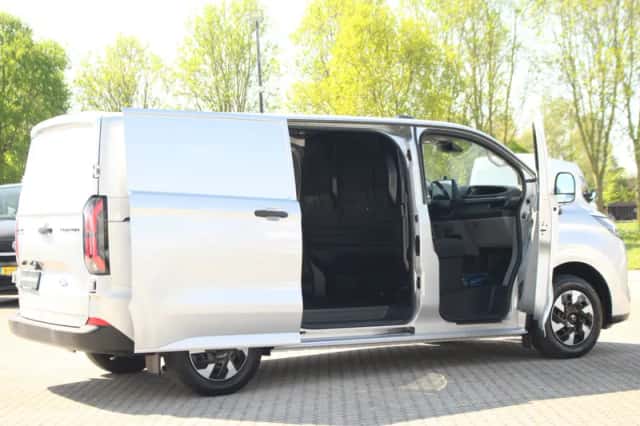 Ford E-Transit (2026) thumbnail 6