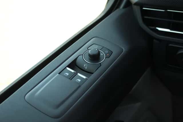 Ford E-Transit (2026) thumbnail 21