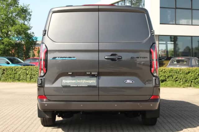 Ford E-Transit (2026) thumbnail 8